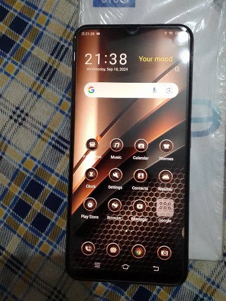 vivo Y19 condition 10/8 with original charger and box 0