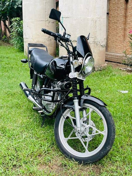 SUZUKI GS SE 2022 MODEL 10000 KM 10/10 BIKE LOCAL USED 1