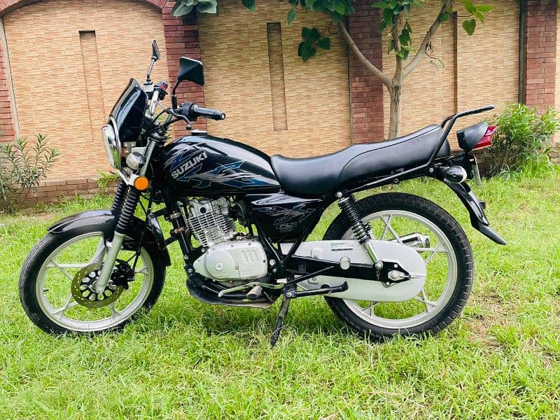 SUZUKI GS SE 2022 MODEL 10000 KM 10/10 BIKE LOCAL USED 5