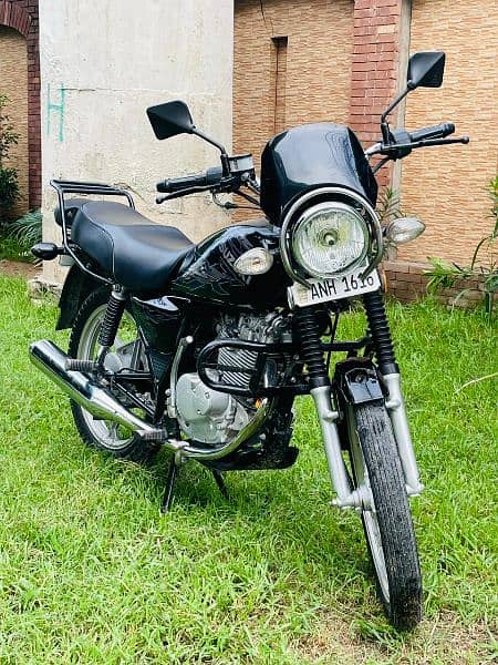 SUZUKI GS SE 2022 MODEL 10000 KM 10/10 BIKE LOCAL USED 6