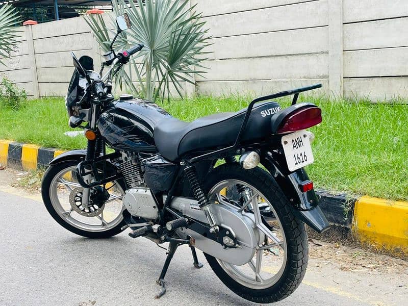 SUZUKI GS SE 2022 MODEL 10000 KM 10/10 BIKE LOCAL USED 8