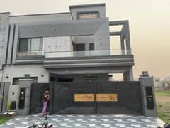 Luxurious Modren 10 Marla Furnished House Available For Rent Bahria Town Lahore Prime Location 0