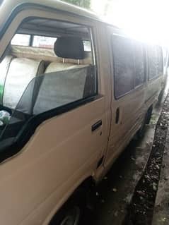 TOYATA HIACE 1986 MODEL. . CONTACT NUMBER ;( 03345219461 )