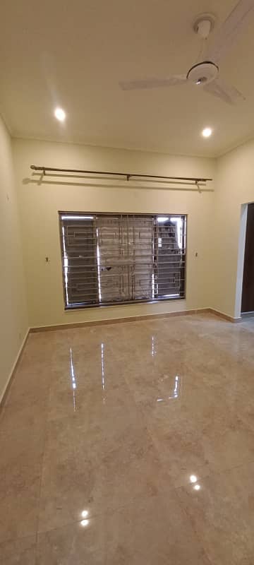 10 Marla Upper portion available for rent lower portion lock 11