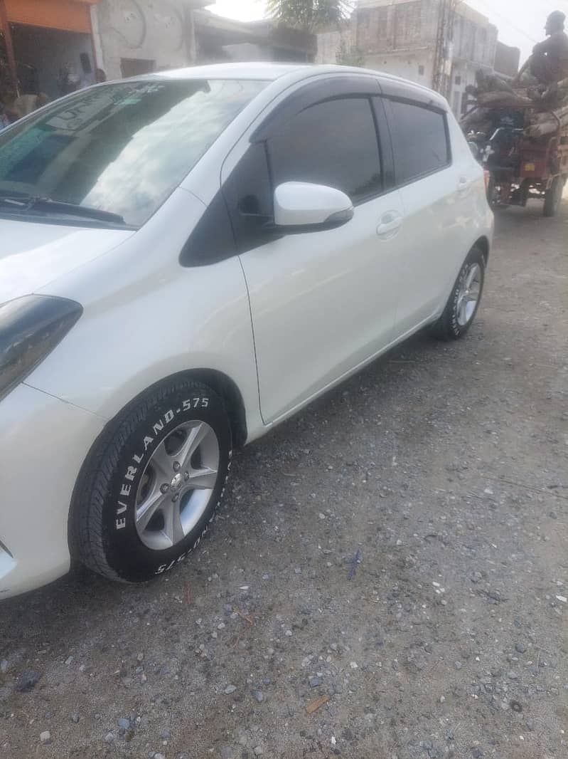 Toyota Vitz 2014 16