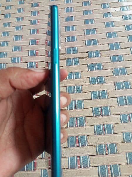 Realme 5i 4+64gb set and box no charger 10