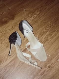 Brand new designer DUNE heels for sale