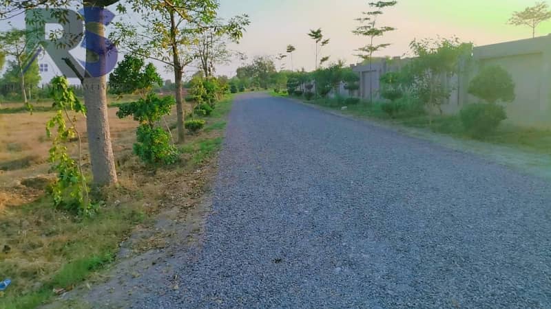 Hot Location Farm House Land For Sale 2