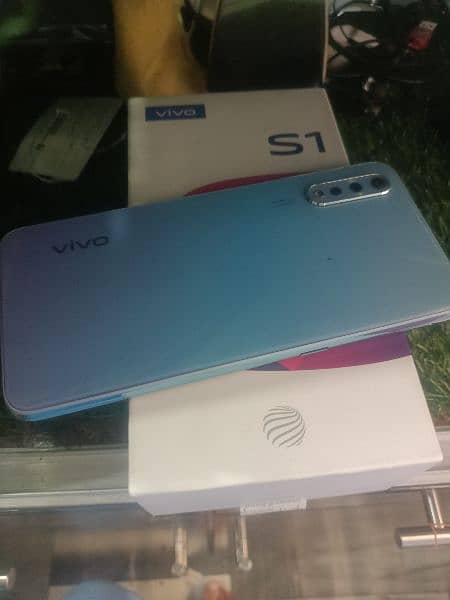 Vivo s1 4/128 1