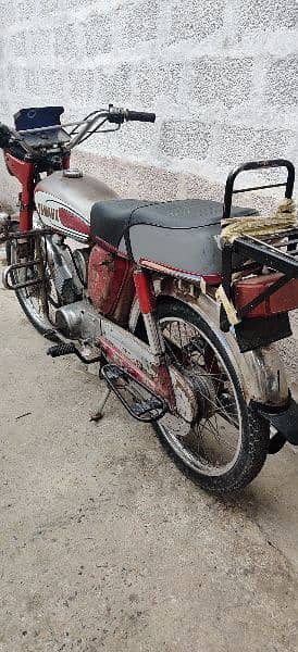 Yamaha  Bike 1989  ( Urgent sale ) Read discription 0