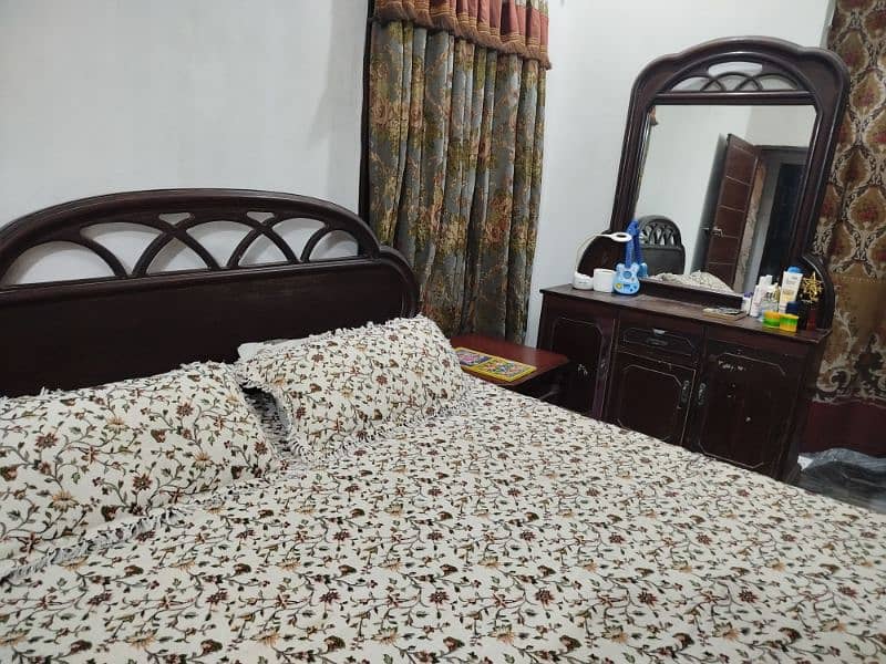 Bed with mattress and dressing table 11