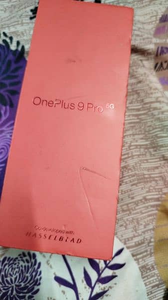 One plus 9 pro full okay 10/10 condition with box and charger 10