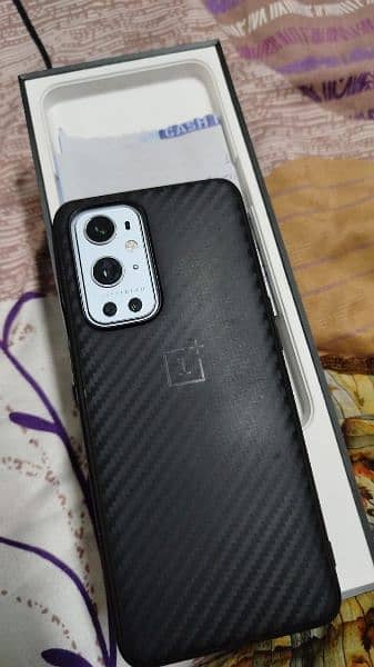 One plus 9 pro full okay 10/10 condition with box and charger 12