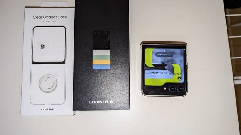 Samsung Z flip 5 7 months warranty with box and  cable 9