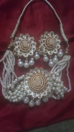 beautiful pearl neckless