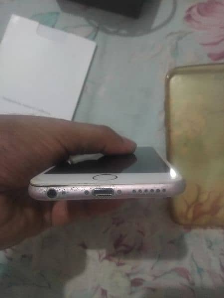 apple iphone 6s 16gb urgently selling with charger 3