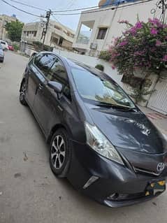 Toyota Prius Alpha 2013