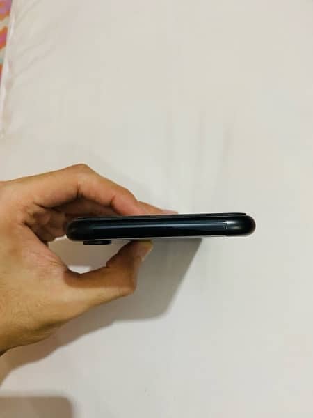 Iphone XR 64 gb (jv) 2 month sim working available 9