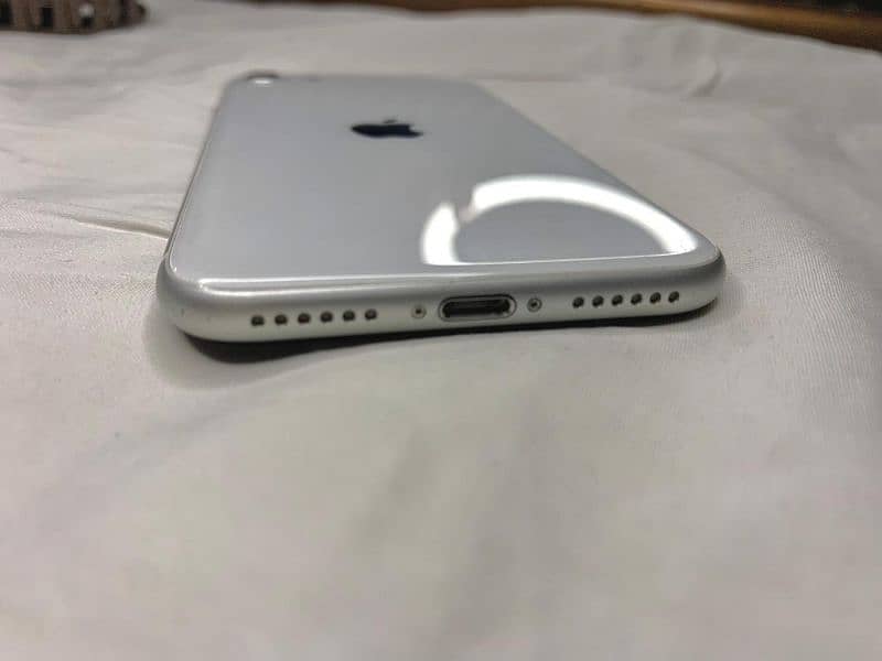 Iphone SE 2020 new condition 4