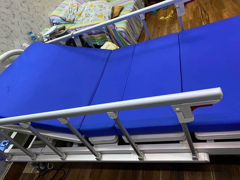 Electric Patient Bed with 2 air Mattress and a drip stand 3