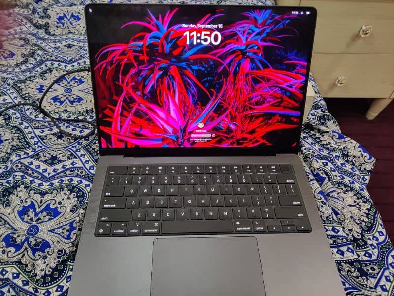 Apple MacBook Pro M3 2023 14" 18gb 512gb 4