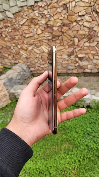 iPhone 11 Pro Max (Golden) FU Non PTA for Sale  | Excellent Condition 3