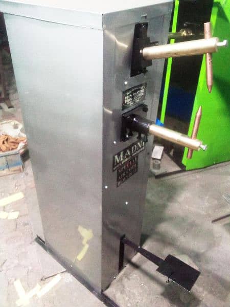 spot welding machine 16