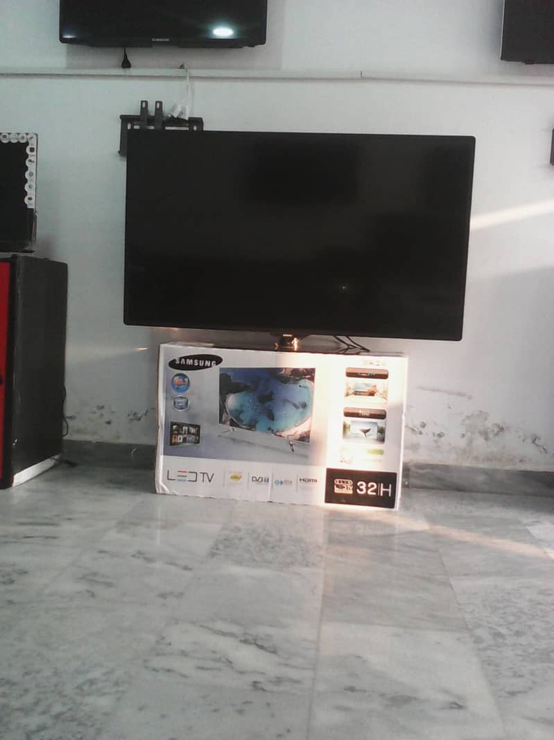 32 Inch smart tv 3 year O32I-4495I44 O3IO76O6IOO 5