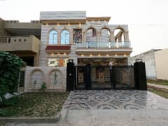 A Well Designed Corner House Is Up For sale In An Ideal Location In Lahore