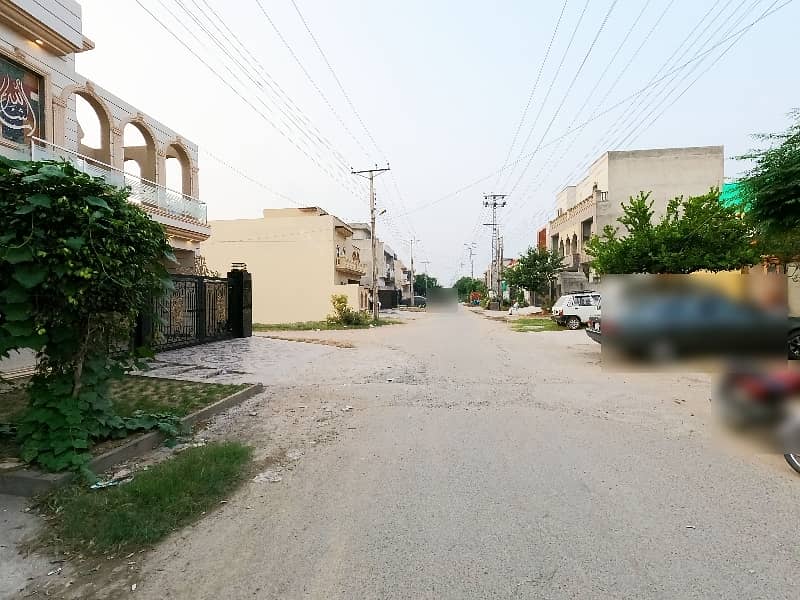 A Well Designed Corner House Is Up For sale In An Ideal Location In Lahore 2