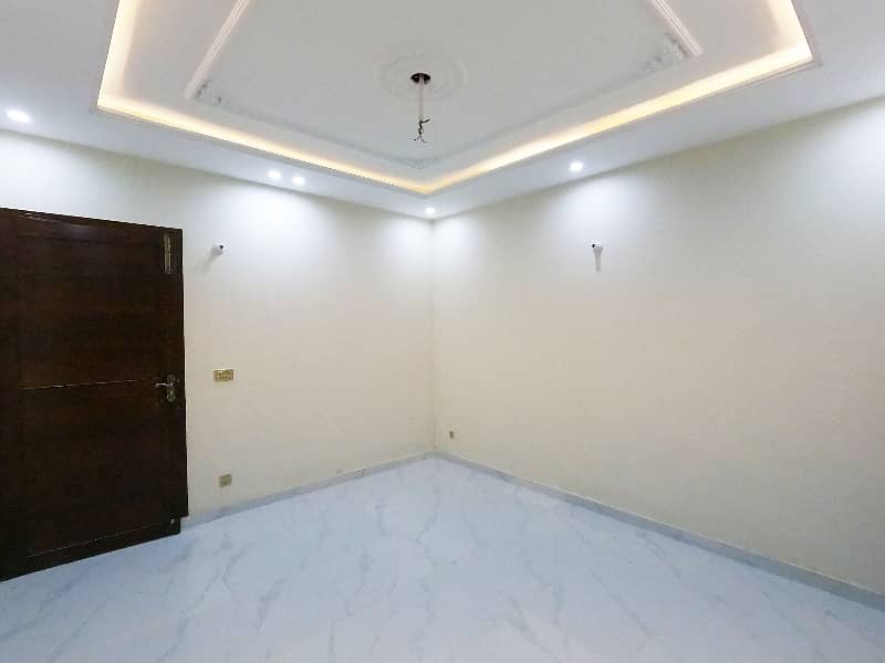 A Well Designed Corner House Is Up For sale In An Ideal Location In Lahore 17