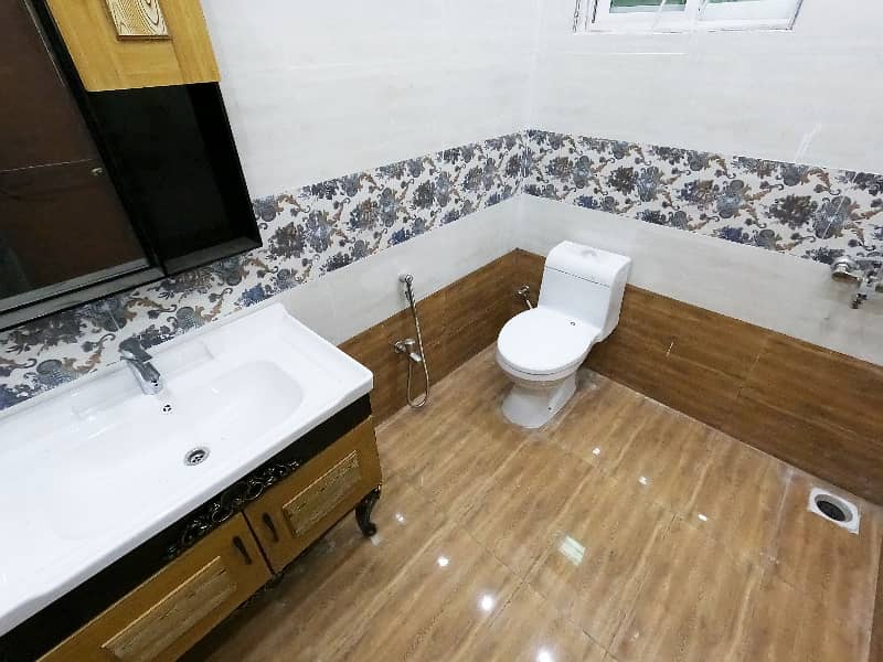 A Well Designed Corner House Is Up For sale In An Ideal Location In Lahore 18