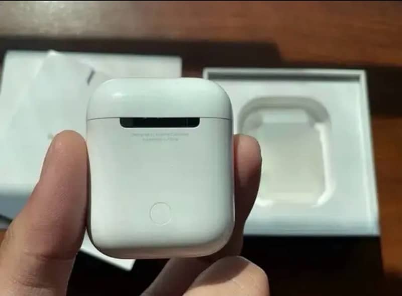 Apple AirPods - 2nd Generation (Original) 2