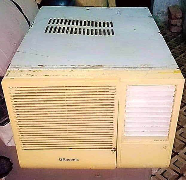 window ac 1 ton good condition 2