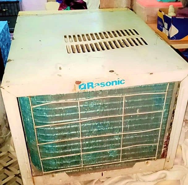 window ac 1 ton good condition 3