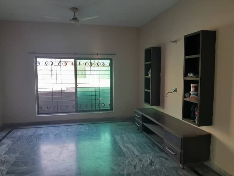 1 kanal upper portion Facing Park Ideal Location for rent 4