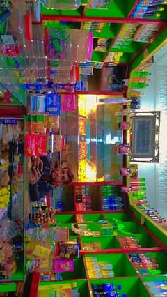 shop chor kr sb chizen sale kr rhe he counter rek  chiche lays stan 4