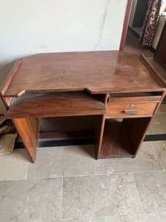 Computer table in good condition available for sale