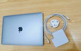 Apple MacBook Pro 2017  15”  i7 16/512 Touchbar