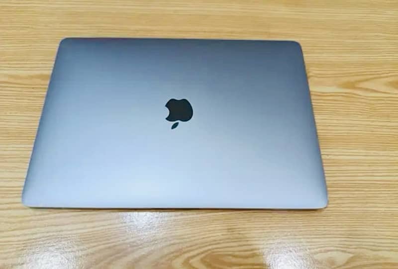 Apple MacBook Pro 2017  15”  i7 16/512 Touchbar 1