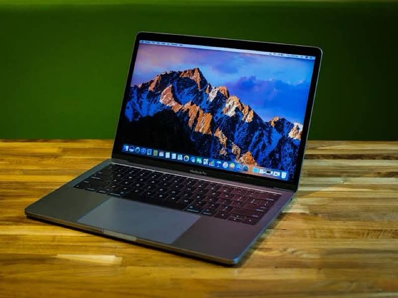 Apple MacBook Pro 2017  15”  i7 16/512 Touchbar 4