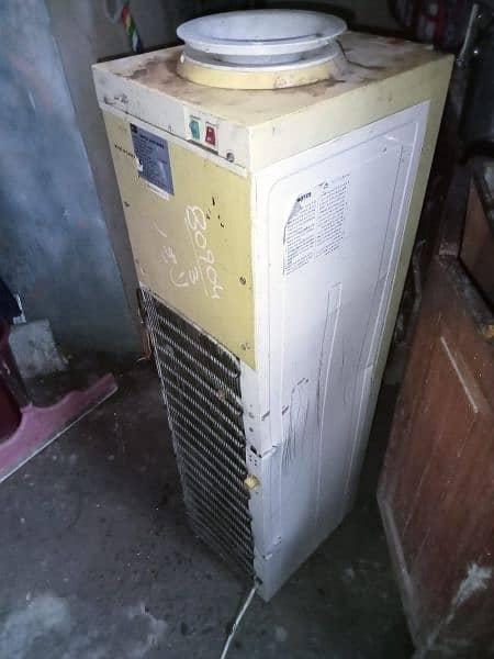 TCL water dispenser Good condition 3