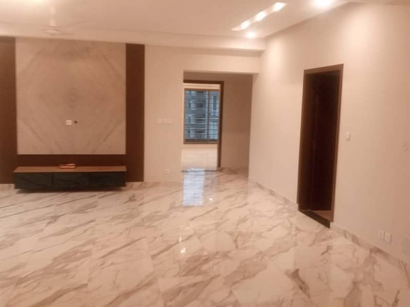 10 Marla 3 Bed Brand New Flat For Sale In Askari 11- Sector D, Lahore 1