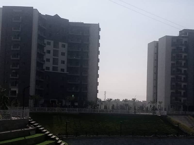 10 Marla 3 Bed New Design Flat For Sale In Askari 11 Lahore. 1