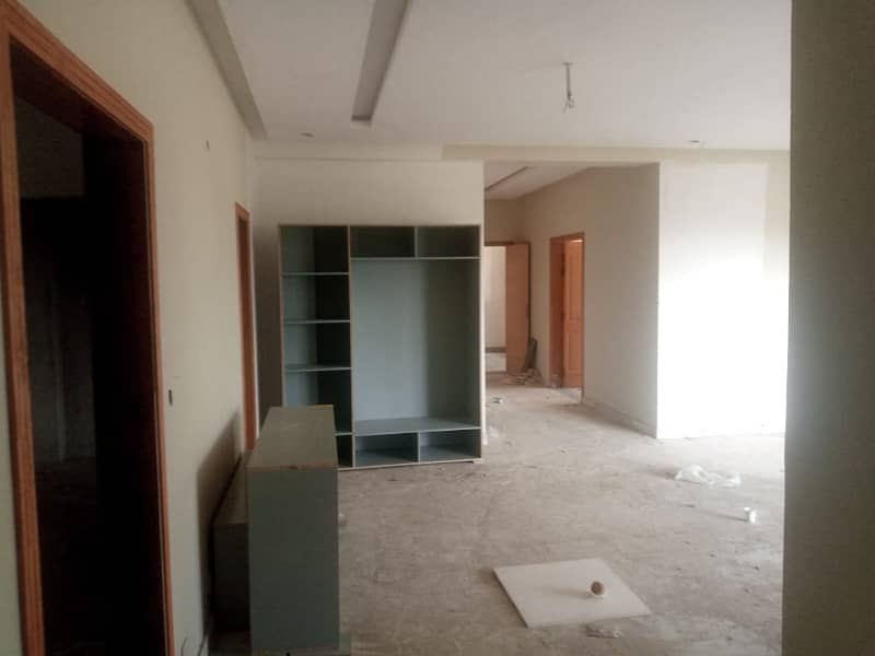 10 Marla 3 Bed New Design Flat For Sale In Askari 11 Lahore. 4