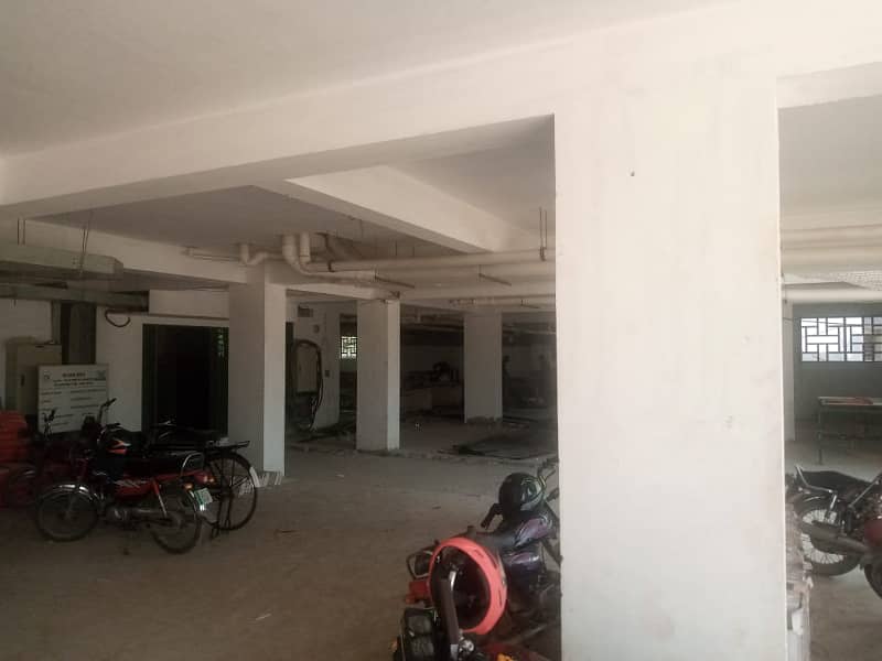 10 Marla 3 Bed New Design Flat For Sale In Askari 11 Lahore. 5