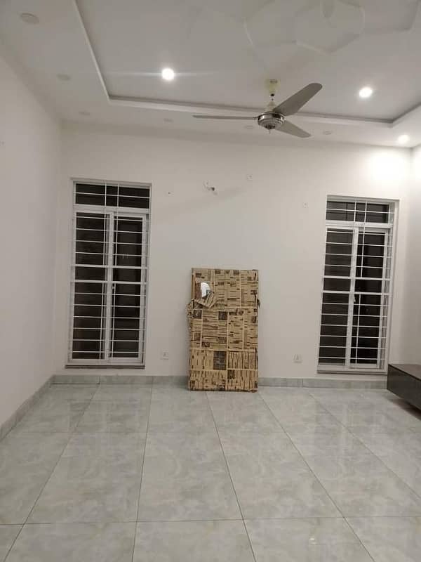 10 Marla Lower Portion For Rent In Paragon City Lahore 7