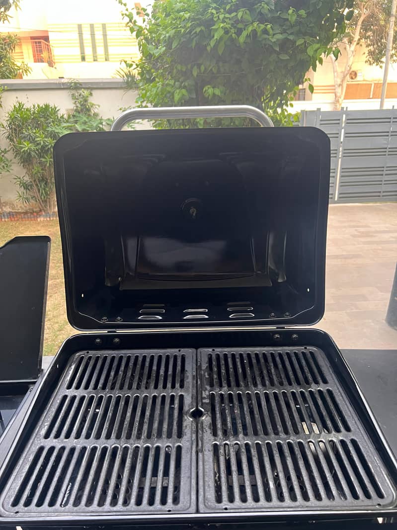 Gas Barbque Grill with 01 burner. Make# Char-Broil American. 1