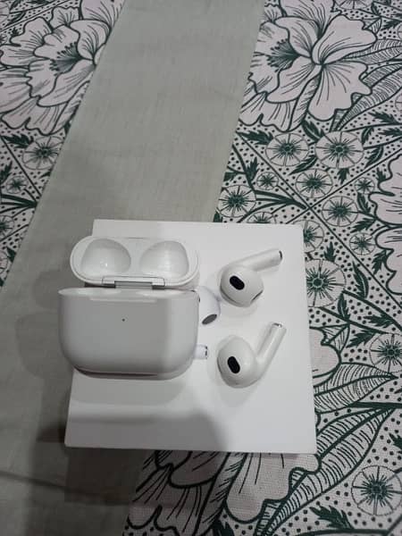 Apple AirPods (3rd Generation) 2