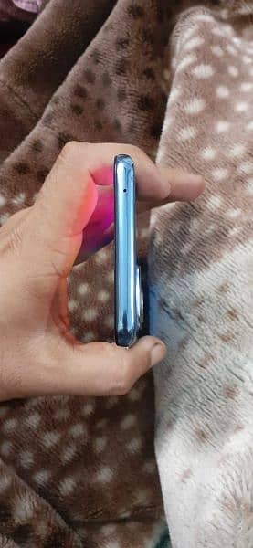 AOA i am selling my OnePlus 9 12/256 urgent 2line in screen 4